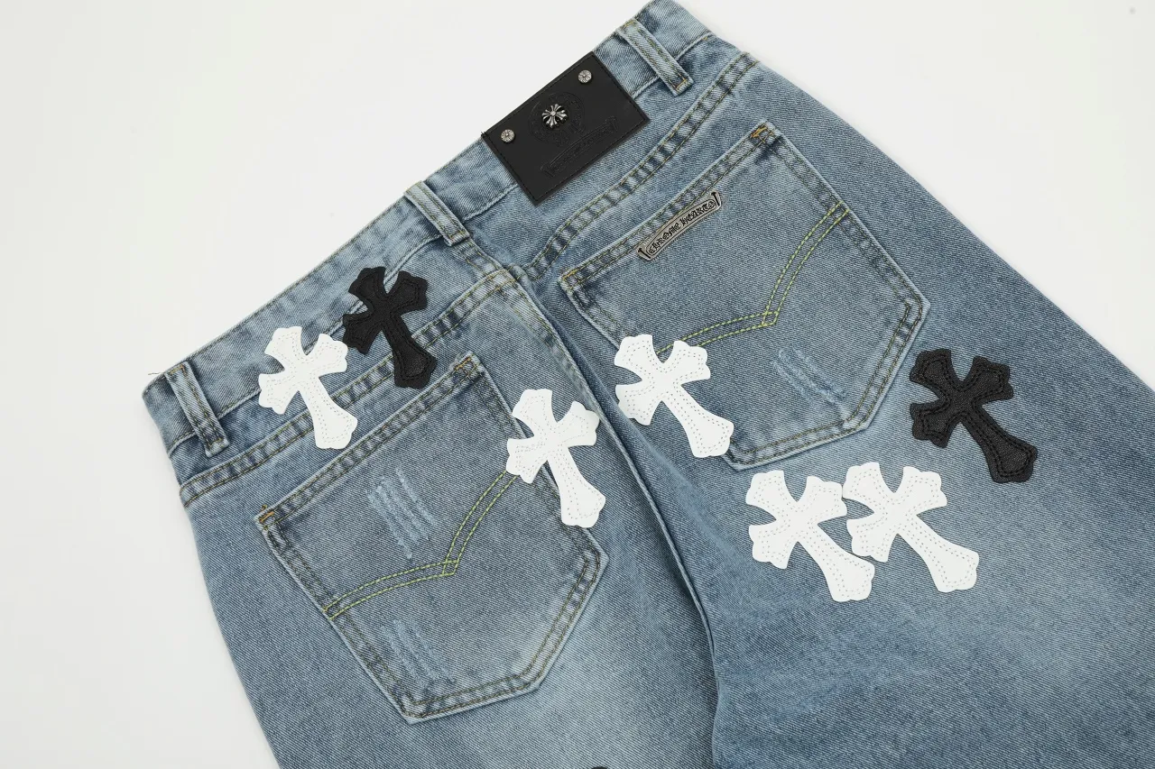 KE960 P230 The only correct leather label version on the market Chrome Hearts CH Cross embroidery distressed jeans Top ceiling quality 100% version correct version is here!  Believe me this must be the best quality you will ever come across! ! Excellent value for money! !  Styles with different washes and textures are very friendly to people with thin legs and thick legs. The straight version is very flattering to the shape of the legs. The moderate length is timeless and easy to match. It is the basis of various styles and a must-have in the wardrobe! ! Add a little stacking to make the atmosphere easy to control. The fabric is stiff but the upper body is soft without losing texture. The sides and cuffs of some styles have a bone-wash effect. It’s really hard not to love it!  ✅Correctly customize the Croxin metal leather label on the back panel. It is definitely not sold directly with the cross on the finished jeans. 1:1 copying strives for excellence and the details are perfectly grasped. ✅The cross leather label is clear and smooth. Exquisite turning top craftsmanship. ✅Buttons, zippers and hardware are all customized versions of the Croxin LOGO. ✅High-cost washing process. Size: 28 30 32 34 36